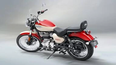 Royal Enfield Meteor 350 touring motorcycle for rent in Manali
